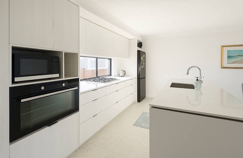Glendalough House | This modern and well-appointed home offers a comfortable stay in a quiet residential pocket, perfectly located just minutes from the city and Perth’s stunning beaches.