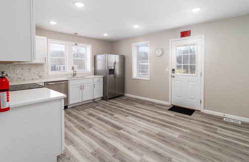 Hermann Apartment | Spacious 3 bed 3 bath unit in downtown Hermann