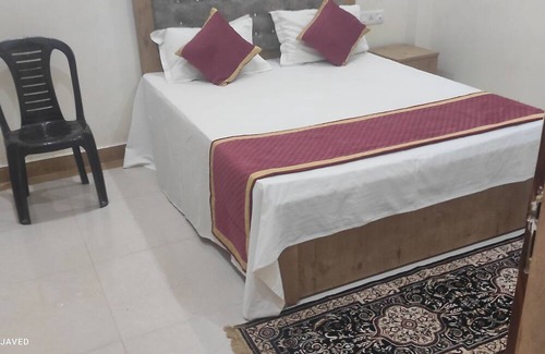 Kannauj Hotel | Amazing 5-bedroom hotel with AC in charming Tirwaganj