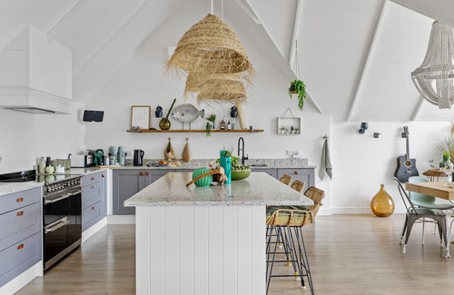 Beer Ski Chalet | Sea Holly House - Where Architecture Meets the Ocean