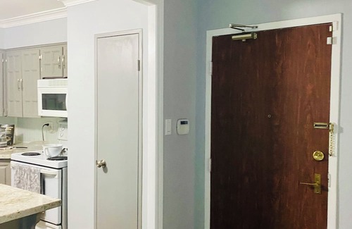 Lawrence Manor Condo | A quiet centrally located uptown 1+1 condo in T.O North York HWY 401 & Bathurst