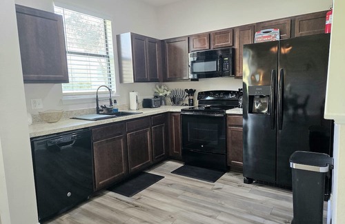 Haines City House | 3-bedroom townhome in tranquil Poinciana with fitness room, AC