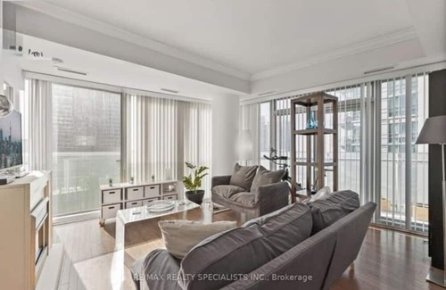 Central Waterfront Condo | 3-bedroom condo in marvelous Toronto with fitness room, AC, ACC,Union Stn,PATH