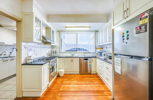 Balwyn North House | StayAU Pet-Friendly 4BR Retreat in Balwyn North