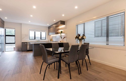 Greenlane Condo | Lux 4B Holiday House in Greenlane - ASBshowgrounds