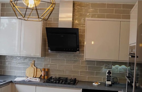 Weston on Trent House | Elite Unseen Suites! Home that offers a balance of comfort, style & convenience.