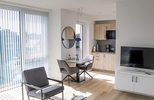 Eversten House | Drielake- Modern, fully furnished boarding apartment in a central location.