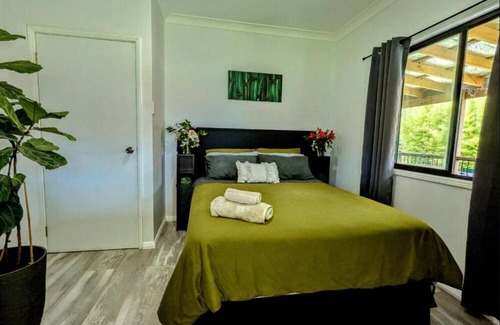 Bunyah Bed & Breakfast | Forest Creek Retreat - Double Room with Garden View