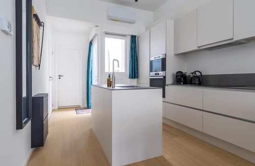 Amandus - Atheneum Apartment | Antwerpen Vacation Rental