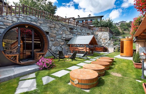 Torgnon Apartment | Room 'Tantané' with Mountain View, Shared Garden and Wi-Fi