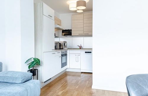 Favoriten Apartment | Chic & Contemporary 1BR+1LR Apt. in Central Vienna