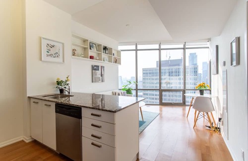 Bay Cloverhill Condo | Modern 1BR Downtown Toronto | Monthly Rental | Steps to UT & Financial District