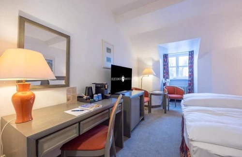 Heiligenhaus Hotel | Modern Unit With Garden Near Herminghauspark Free Parking Pet Friendly