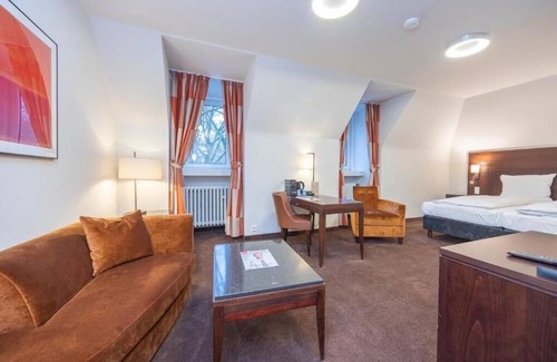 Heiligenhaus Apartment | Unwind Unit Near Villa Hügel Pets Allowed And Free Parking