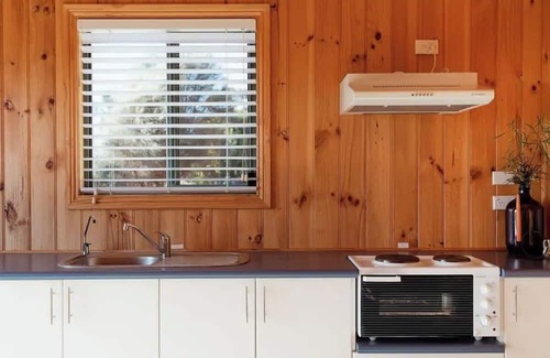 Bicheno Cabin | Panorama Cabin - a cosy shack and an epic view (A)