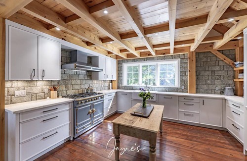 Gravenhurst Cottage | Unique 4 bed 5 bath cottage with 3 bed 2 bath guest cottage on Lake Muskoka