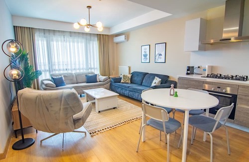 Uludag Apartment | Enjoy a stylish and fully equipped 2-bedroom apartment in the heart of 5. Levent