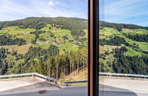 Hainzenberg Apartment | Room '4' with Mountain View, Shared Terrace and Wi-Fi