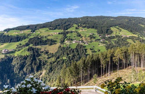 Hainzenberg Apartment | Room '14' with Mountain View, Private Terrace and Wi-Fi