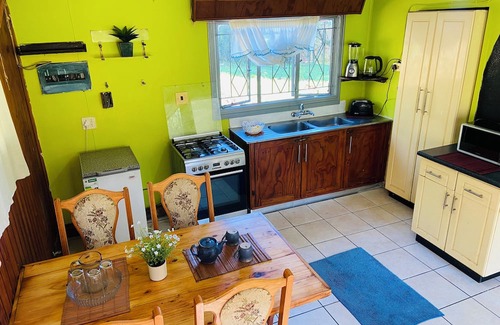 Mbabane Cottage | Mountain Vista Cottage cozy stay with stunning views in nature’s heart!