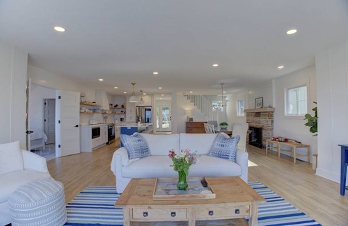 Huron House | Gorgeous Waterfront Retreat - 4bdrms/3.5bths