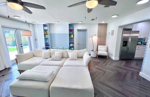 Melbourne House | Escape to La Dolce Villa, Pool, Alfresco Dining, Pergola, Lawn Games, 5mi Beach