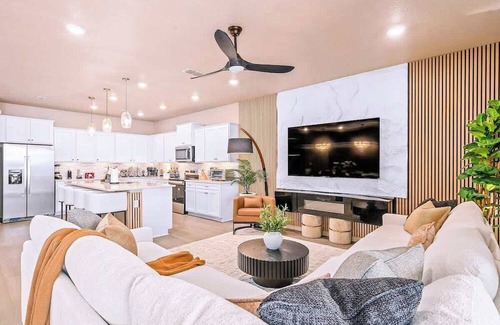 Four Corners House | New Resort, Private Pool & Spa, Outdoor Theater, Game Room, Minutes to Disney Wo