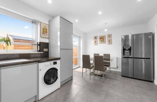 Rusholme House | Sleeps 6 Manchester home by City SuperHost