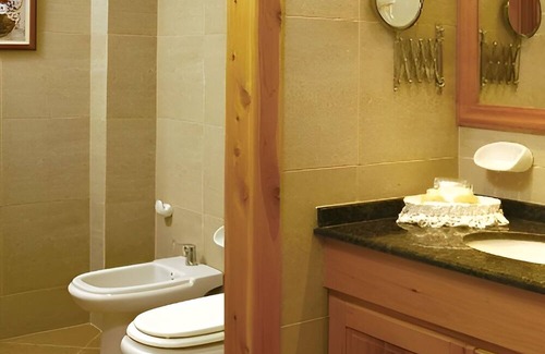 San Carlos de Bariloche Hotel | Majestic Room with Near Nahuel Huapi Lake – Perfect for Couples Getaway