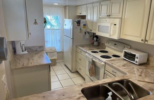 Point East Condo | Ocean View Second Floor 2/2