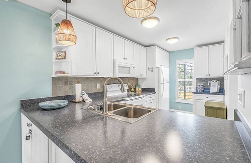 Point East Condo | Time to relax at the beach!
