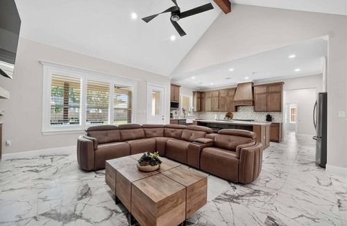 Central Arlington House | Game Day Getaway