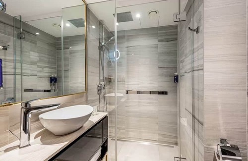 Portsoken Hotel | Deluxe, Spitel Fyeld Twin at Hotel Saint - Near Tower Bridge and Somerset House