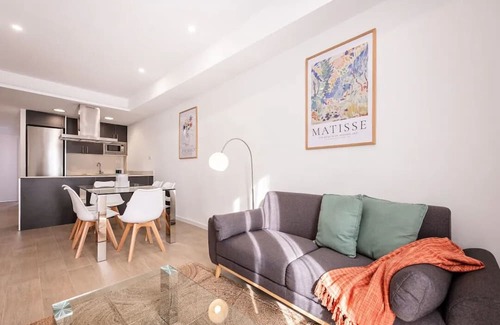 Gothic Quarter Apartment | Fantastic GroupFlat: 9-Bedrooms, 6-Bathrooms for 18 people in Central Barcelona!
