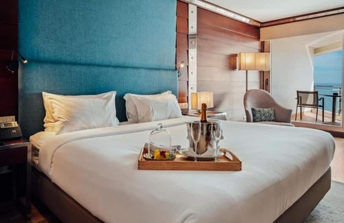 Santiago Hotel | Relaxing Room Steps from California Beach w/Private Balcony Views