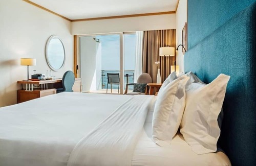 Santiago Hotel | Sesimbra Oceanfront Hotel | Ocean View Premium Deluxe | Balcony | Pools