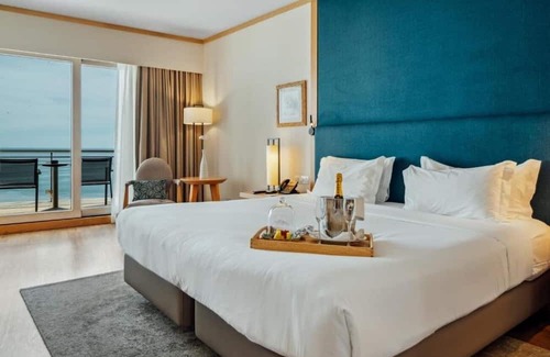 Santiago Hotel | Serene Room w/Balcony Overlooking California Beach’s Golden Sands