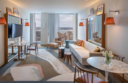 Downtown Seattle Hotel | Luxury Room w/Breathtaking Bay Views Near Seattle Tacoma International Airport