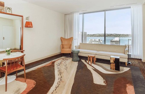 Downtown Seattle Hotel | 2 Serene Rooms with 2 Queen Beds and Designer Furnishings - Explore Seattle!