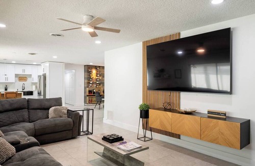 South Daytona Apartment | Riverside Retreat w/Fireplace