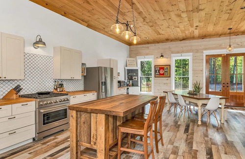 Lebanon Other | Charming 3-bedroom Farmhouse in the Seacoast
