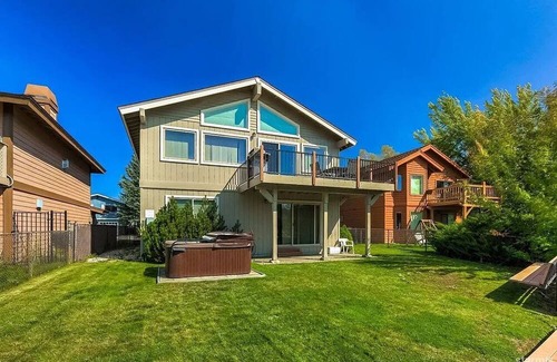 Tahoe Keys House | Beautiful 3-Bedroom House in South Lake Tahoe with AC & Lake Access