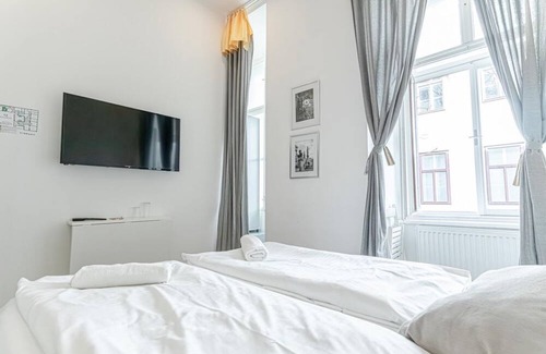 Mariahilf Hotel | Affordable Hotel room for 2