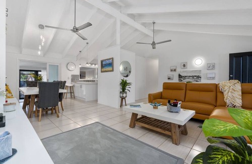 Sandstone Point House | The Pandanus Retreat