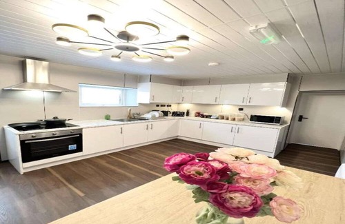 Pembroke Dock Apartment | Standard Double Room