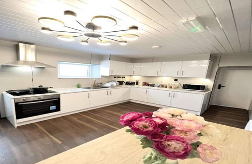 Pembroke Dock Apartment | Standard Double Studio