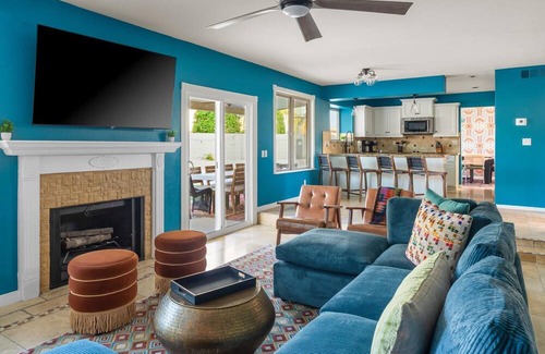 Peoria House | Pickleball + Heated Pool & Spa | Sleeps 16