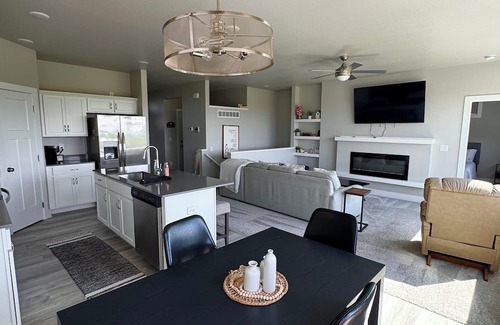 Ankeny House | Charming 4-bedroom house in Ankeny with AC