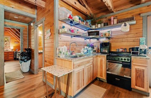 Waleska Apartment | Treehouse couples retreat
