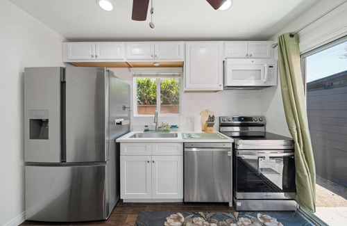 Claremont House | 2-bedroom guest house in Claremont